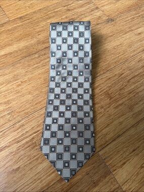 (9t)Screenplay by Martin Wong 100% Silk Handmade Geometric Square Pattern
